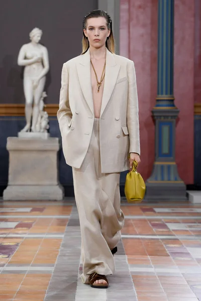 Look 36